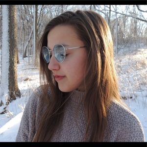 Meet your Posher, Liz